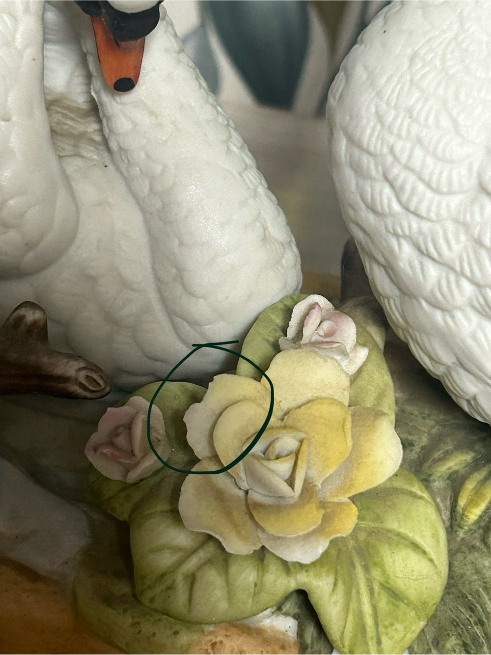 Vintage Wellington Collection Porcelain Swan Music Box Figurine - Picture 10 of 11